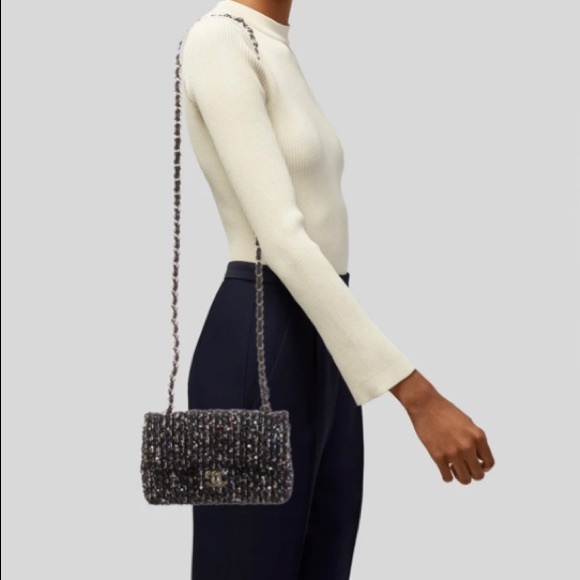 CHANEL - TWEED 19 FLAP BAG - smallest size - Picture 6 of 11